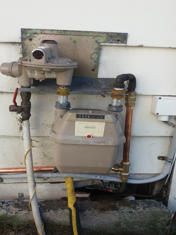 Gas meter and regulator check