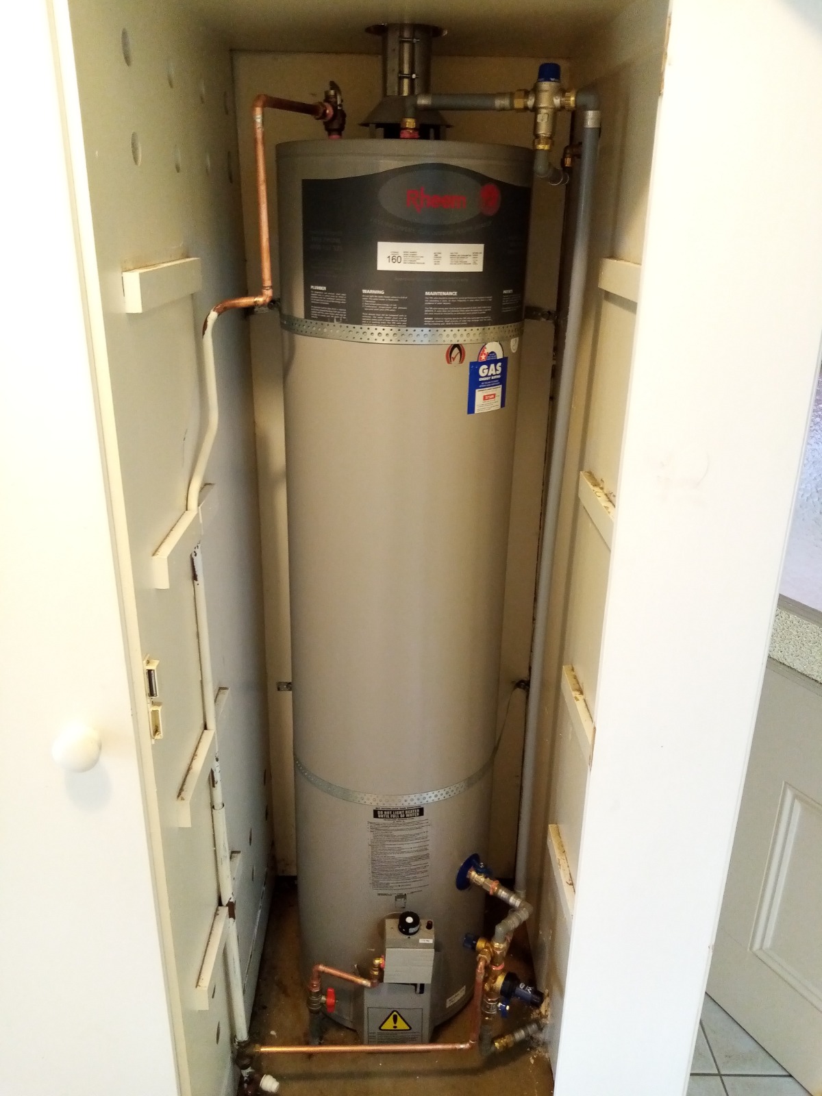 Internal cupboard Rheem install